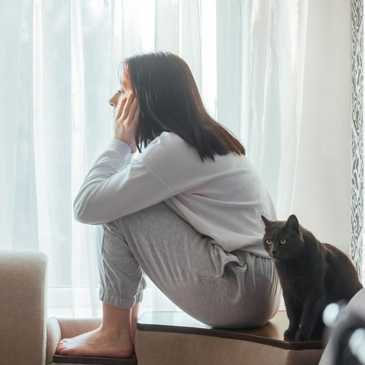 Meisje Zittend Verdrietig Gespiegeld (1)